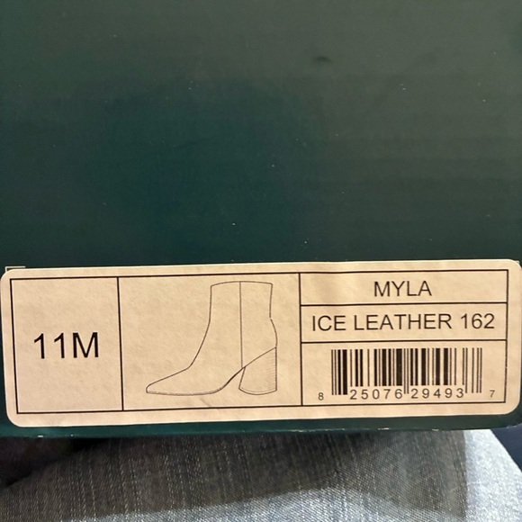 NWT Aerosoles Women's Ankle Fashion Boot, ICE LEATHER  size 11 - Picture 9 of 9